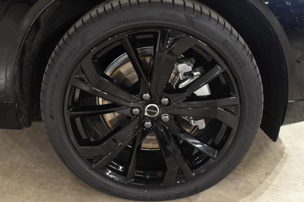 Volvo XC60 T6 350PK Plug-in hybrid AWD Ultra Black Edition / Navigatie / Adaptieve Cruisecontrol / Head Up-Display / Panorama dak / Elektrische stoelen met geheugen / Stuurverwarming / Stoelverwarming v+a / 360 Camera /