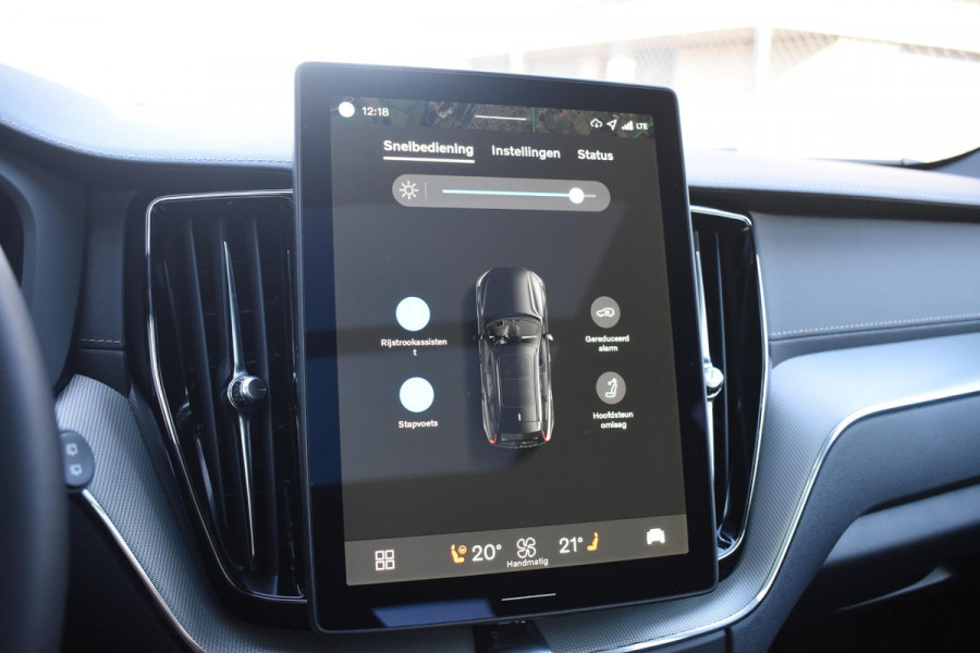Volvo XC60 T6 350PK Plug-in hybrid AWD Ultra Black Edition / Navigatie / Adaptieve Cruisecontrol / Head Up-Display / Panorama dak / Elektrische stoelen met geheugen / Stuurverwarming / Stoelverwarming v+a / 360 Camera /