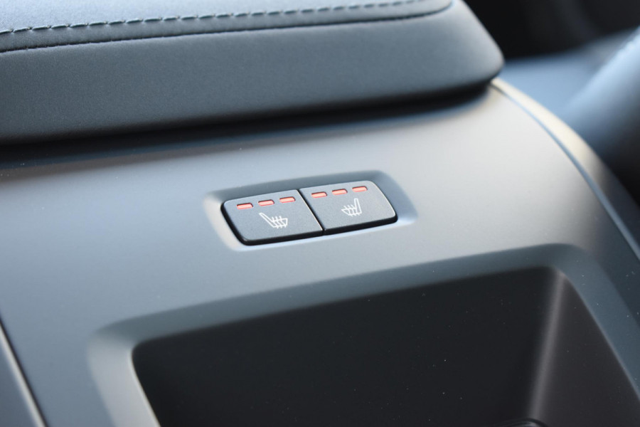 Volvo XC60 T6 350PK Plug-in hybrid AWD Ultra Black Edition / Navigatie / Adaptieve Cruisecontrol / Head Up-Display / Panorama dak / Elektrische stoelen met geheugen / Stuurverwarming / Stoelverwarming v+a / 360 Camera /