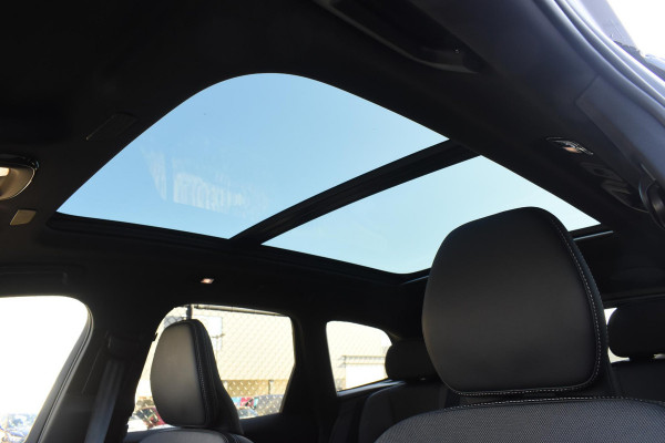 Volvo XC60 T6 350PK Plug-in hybrid AWD Ultra Black Edition / Navigatie / Adaptieve Cruisecontrol / Head Up-Display / Panorama dak / Elektrische stoelen met geheugen / Stuurverwarming / Stoelverwarming v+a / 360 Camera /