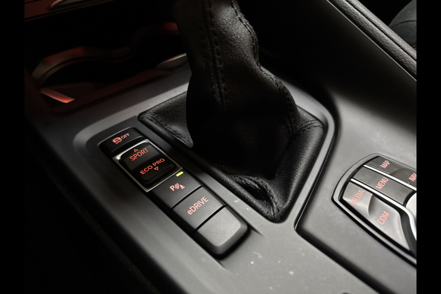 BMW X1 xDrive25e HYBRIDE AUT. HIGH EXECUTIVE TREKHAAK/PDC/NAVIGATIE