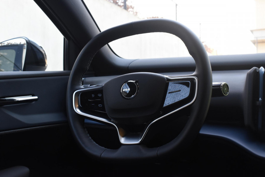Volvo EX30 272PK Single Motor Extended Range Plus 69 kWh / Adaptive Cruise control / Extra getint glas / Stoelverwarming / Stuurwielverwarming / Achteruitrijcamera / Parkeersensoren V+A / Elektr. achterklep