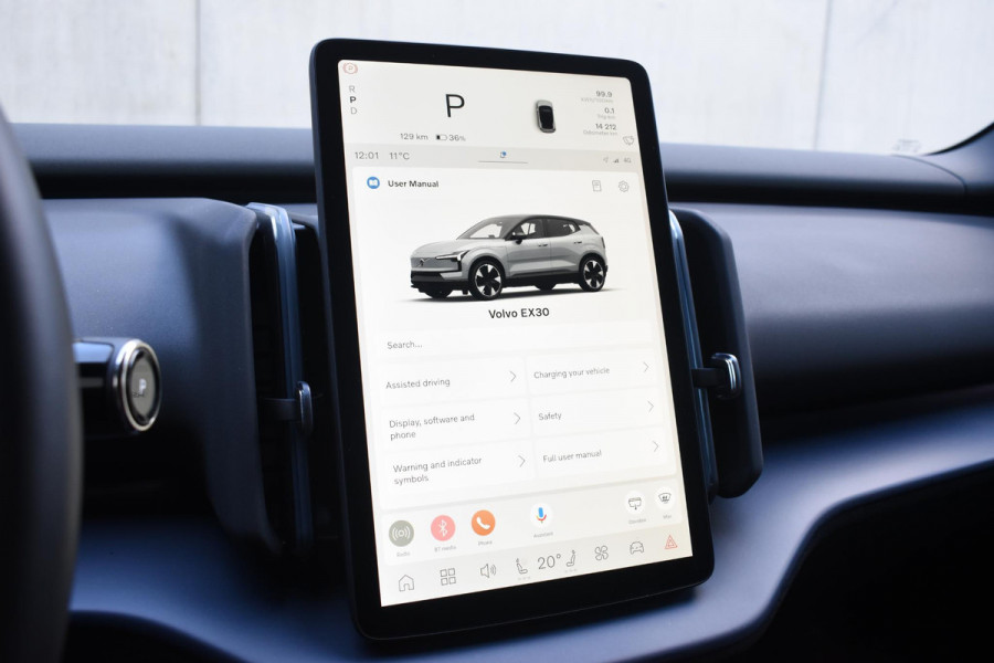 Volvo EX30 272PK Single Motor Extended Range Plus 69 kWh / Adaptive Cruise control / Extra getint glas / Stoelverwarming / Stuurwielverwarming / Achteruitrijcamera / Parkeersensoren V+A / Elektr. achterklep