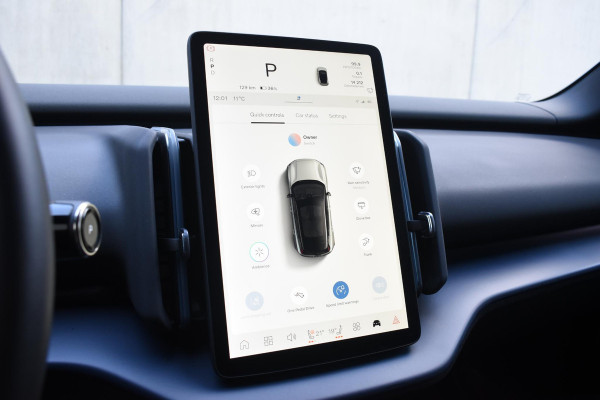 Volvo EX30 272PK Single Motor Extended Range Plus 69 kWh / Adaptive Cruise control / Extra getint glas / Stoelverwarming / Stuurwielverwarming / Achteruitrijcamera / Parkeersensoren V+A / Elektr. achterklep