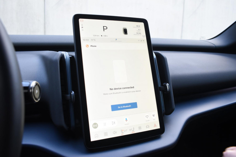 Volvo EX30 272PK Single Motor Extended Range Plus 69 kWh / Adaptive Cruise control / Extra getint glas / Stoelverwarming / Stuurwielverwarming / Achteruitrijcamera / Parkeersensoren V+A / Elektr. achterklep