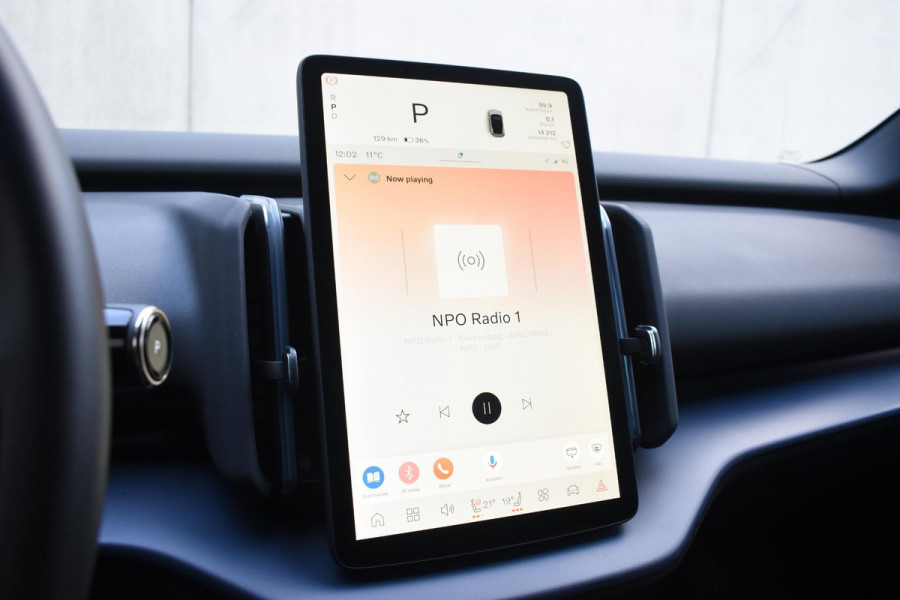 Volvo EX30 272PK Single Motor Extended Range Plus 69 kWh / Adaptive Cruise control / Extra getint glas / Stoelverwarming / Stuurwielverwarming / Achteruitrijcamera / Parkeersensoren V+A / Elektr. achterklep