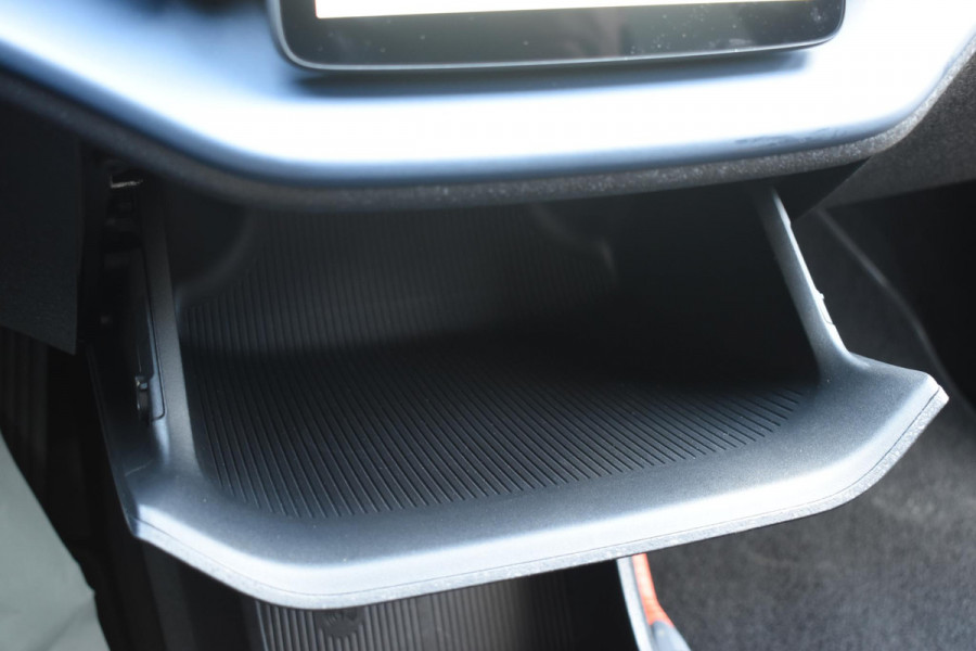 Volvo EX30 272PK Single Motor Extended Range Plus 69 kWh / Adaptive Cruise control / Extra getint glas / Stoelverwarming / Stuurwielverwarming / Achteruitrijcamera / Parkeersensoren V+A / Elektr. achterklep