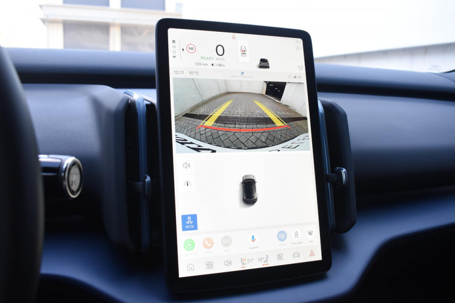 Volvo EX30 272PK Single Motor Extended Range Plus 69 kWh / Adaptive Cruise control / Extra getint glas / Stoelverwarming / Stuurwielverwarming / Achteruitrijcamera / Parkeersensoren V+A / Elektr. achterklep