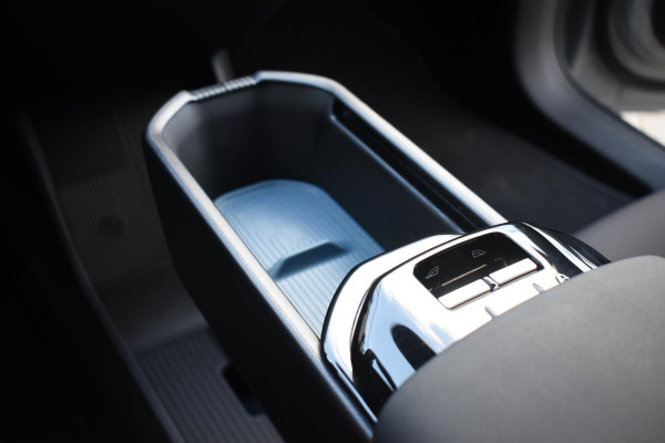 Volvo EX30 272PK Single Motor Extended Range Plus 69 kWh / Adaptive Cruise control / Extra getint glas / Stoelverwarming / Stuurwielverwarming / Achteruitrijcamera / Parkeersensoren V+A / Elektr. achterklep