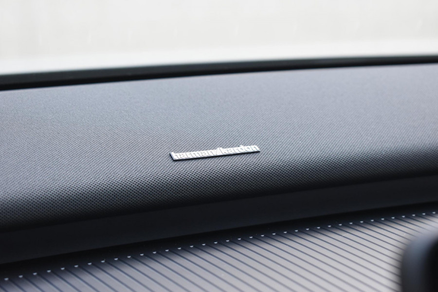 Volvo EX30 272PK Single Motor Extended Range Plus 69 kWh / Adaptive Cruise control / Extra getint glas / Stoelverwarming / Stuurwielverwarming / Achteruitrijcamera / Parkeersensoren V+A / Elektr. achterklep