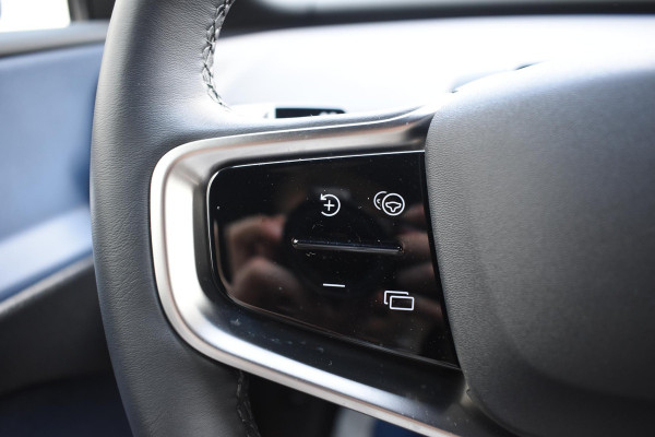 Volvo EX30 272PK Single Motor Extended Range Plus 69 kWh / Adaptive Cruise control / Extra getint glas / Stoelverwarming / Stuurwielverwarming / Achteruitrijcamera / Parkeersensoren V+A / Elektr. achterklep