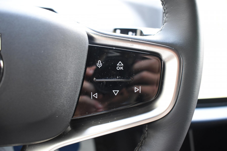 Volvo EX30 272PK Single Motor Extended Range Plus 69 kWh / Adaptive Cruise control / Extra getint glas / Stoelverwarming / Stuurwielverwarming / Achteruitrijcamera / Parkeersensoren V+A / Elektr. achterklep