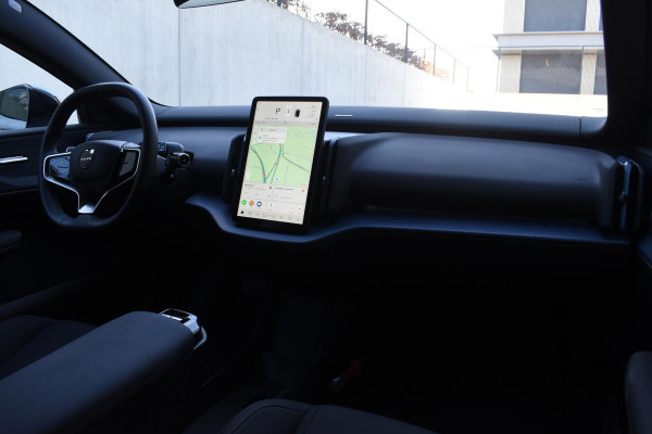 Volvo EX30 272PK Single Motor Extended Range Plus 69 kWh / Adaptive Cruise control / Extra getint glas / Stoelverwarming / Stuurwielverwarming / Achteruitrijcamera / Parkeersensoren V+A / Elektr. achterklep