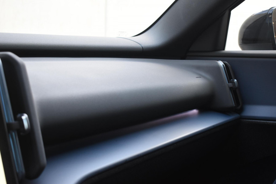 Volvo EX30 272PK Single Motor Extended Range Plus 69 kWh / Adaptive Cruise control / Extra getint glas / Stoelverwarming / Stuurwielverwarming / Achteruitrijcamera / Parkeersensoren V+A / Elektr. achterklep