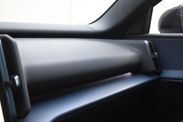 Volvo EX30 272PK Single Motor Extended Range Plus 69 kWh / Adaptive Cruise control / Extra getint glas / Stoelverwarming / Stuurwielverwarming / Achteruitrijcamera / Parkeersensoren V+A / Elektr. achterklep