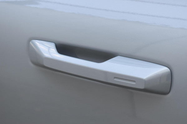 Volvo EX30 272PK Single Motor Extended Range Plus 69 kWh / Adaptive Cruise control / Extra getint glas / Stoelverwarming / Stuurwielverwarming / Achteruitrijcamera / Parkeersensoren V+A / Elektr. achterklep