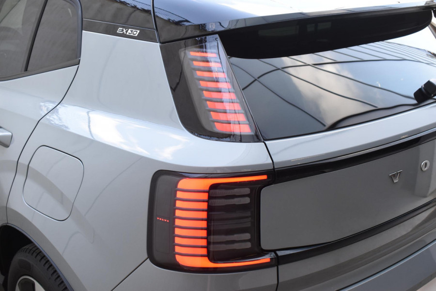 Volvo EX30 272PK Single Motor Extended Range Plus 69 kWh / Adaptive Cruise control / Extra getint glas / Stoelverwarming / Stuurwielverwarming / Achteruitrijcamera / Parkeersensoren V+A / Elektr. achterklep