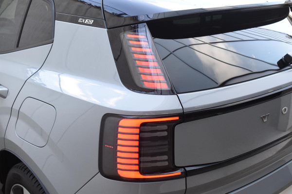 Volvo EX30 272PK Single Motor Extended Range Plus 69 kWh / Adaptive Cruise control / Extra getint glas / Stoelverwarming / Stuurwielverwarming / Achteruitrijcamera / Parkeersensoren V+A / Elektr. achterklep