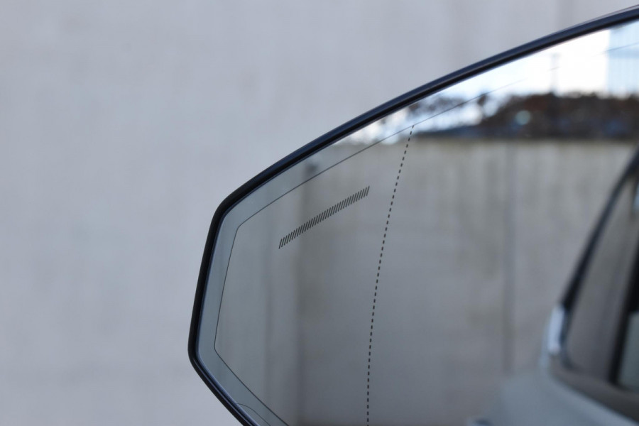 Volvo EX30 272PK Single Motor Extended Range Plus 69 kWh / Adaptive Cruise control / Extra getint glas / Stoelverwarming / Stuurwielverwarming / Achteruitrijcamera / Parkeersensoren V+A / Elektr. achterklep