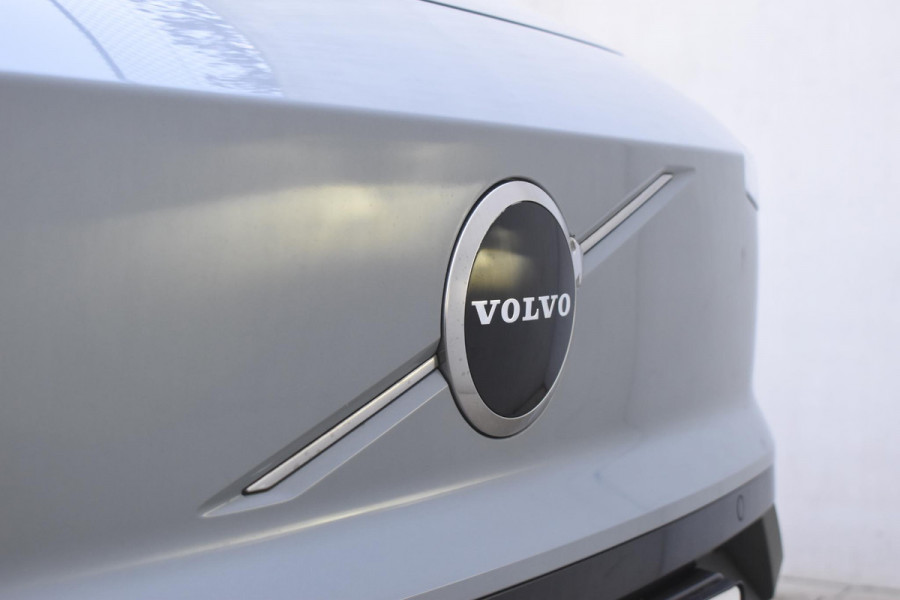Volvo EX30 272PK Single Motor Extended Range Plus 69 kWh / Adaptive Cruise control / Extra getint glas / Stoelverwarming / Stuurwielverwarming / Achteruitrijcamera / Parkeersensoren V+A / Elektr. achterklep