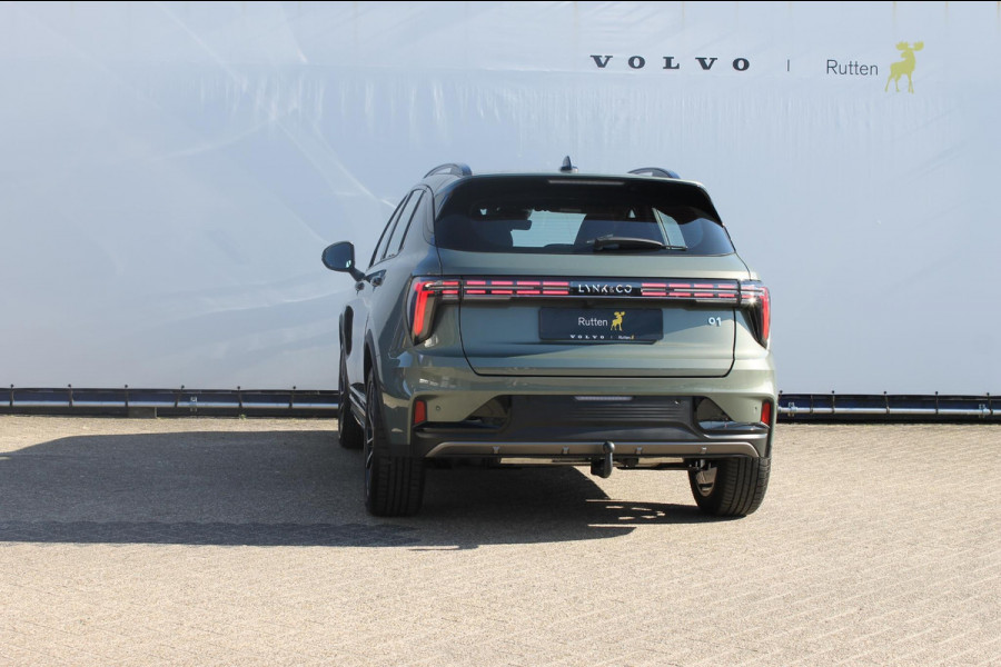 Lynk & Co 01 276PK Automaat Core / Adaptieve cruise control / Stoel - en stuurwielverwarming / Parkeersensoren / Achteruitrijcamera / Apple Carplay / Trekhaak / Metallic lak / 19" velgen