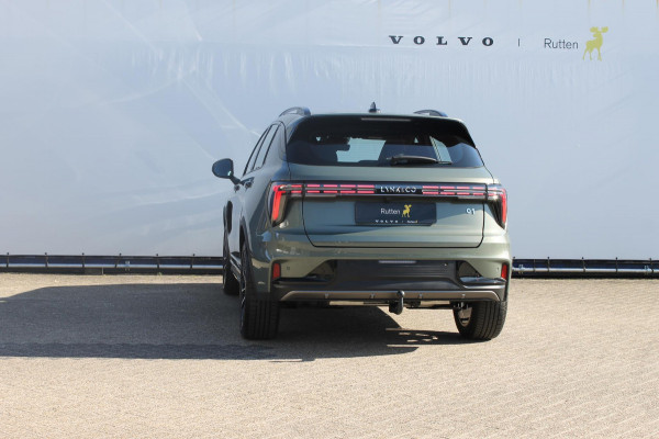 Lynk & Co 01 276PK Automaat Core / Adaptieve cruise control / Stoel - en stuurwielverwarming / Parkeersensoren / Achteruitrijcamera / Apple Carplay / Trekhaak / Metallic lak / 19" velgen