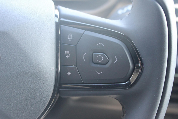 Lynk & Co 01 276PK Automaat Core / Adaptieve cruise control / Stoel - en stuurwielverwarming / Parkeersensoren / Achteruitrijcamera / Apple Carplay / Trekhaak / Metallic lak / 19" velgen