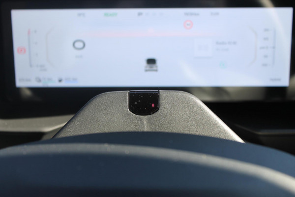 Lynk & Co 01 276PK Automaat Core / Adaptieve cruise control / Stoel - en stuurwielverwarming / Parkeersensoren / Achteruitrijcamera / Apple Carplay / Trekhaak / Metallic lak / 19" velgen