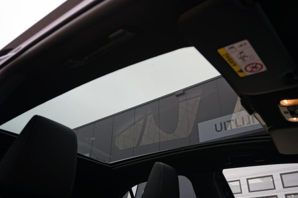 Toyota Yaris Cross 1.5 Hybrid First Edition + PANODAK / HEAD-UP / TREKHAAK