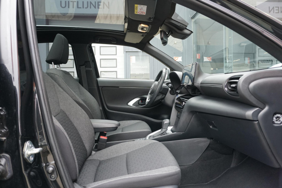 Toyota Yaris Cross 1.5 Hybrid First Edition + PANODAK / HEAD-UP / TREKHAAK