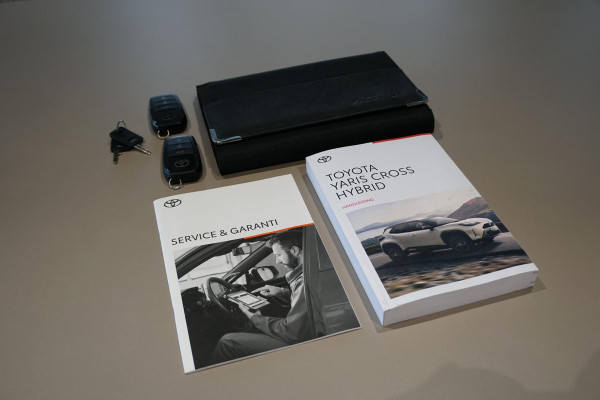 Toyota Yaris Cross 1.5 Hybrid First Edition + PANODAK / HEAD-UP / TREKHAAK