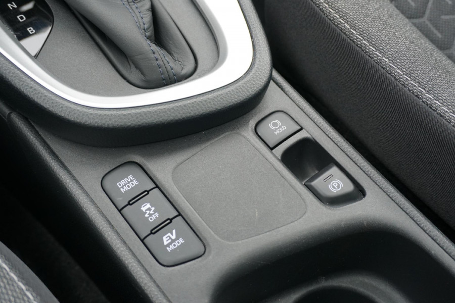 Toyota Yaris Cross 1.5 Hybrid First Edition + PANODAK / HEAD-UP / TREKHAAK