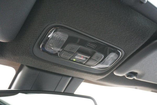 Toyota Yaris Cross 1.5 Hybrid First Edition + PANODAK / HEAD-UP / TREKHAAK