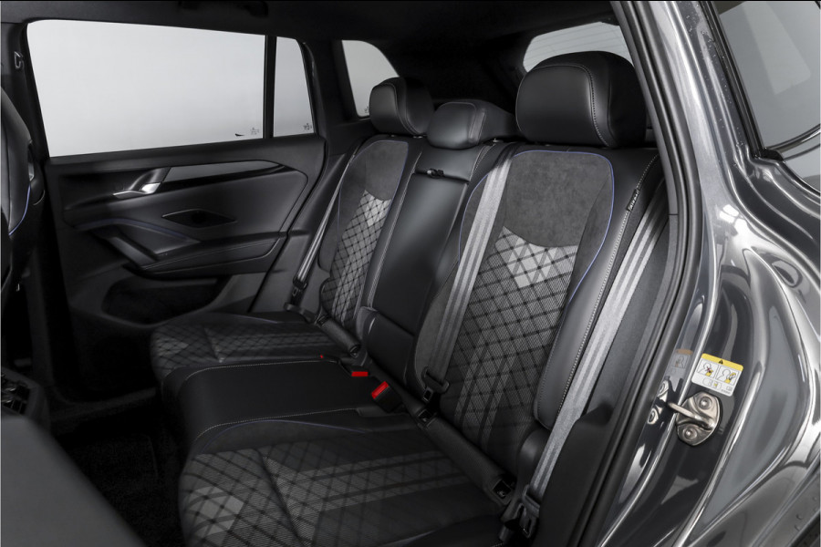 Volkswagen Tiguan 1.5 eHybrid 272 PK R-Line | Black Style | Elek. Trekhaak | S/K-panodak | Adapt. Cruise | Stoel-+stuurverw. | App. Connect | Camera | PDC | LM 20" | 8355