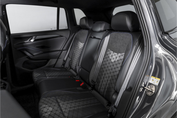 Volkswagen Tiguan 1.5 eHybrid 272 PK R-Line | Black Style | Elek. Trekhaak | S/K-panodak | Adapt. Cruise | Stoel-+stuurverw. | App. Connect | Camera | PDC | LM 20" | 8355