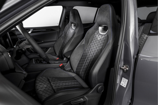 Volkswagen Tiguan 1.5 eHybrid 272 PK R-Line | Black Style | Elek. Trekhaak | S/K-panodak | Adapt. Cruise | Stoel-+stuurverw. | App. Connect | Camera | PDC | LM 20" | 8355