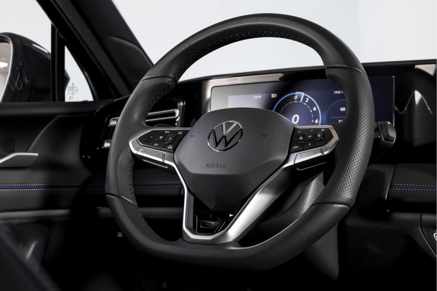 Volkswagen Tiguan 1.5 eHybrid 272 PK R-Line | Black Style | Elek. Trekhaak | S/K-panodak | Adapt. Cruise | Stoel-+stuurverw. | App. Connect | Camera | PDC | LM 20" | 8355