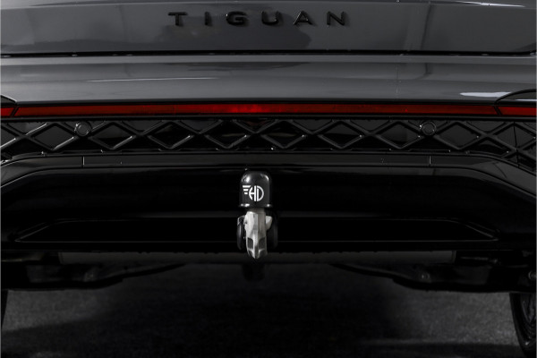 Volkswagen Tiguan 1.5 eHybrid 272 PK R-Line | Black Style | Elek. Trekhaak | S/K-panodak | Adapt. Cruise | Stoel-+stuurverw. | App. Connect | Camera | PDC | LM 20" | 8355