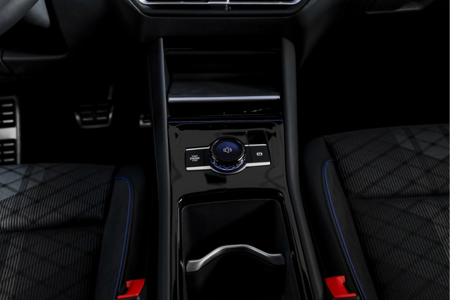 Volkswagen Tiguan 1.5 eHybrid 272 PK R-Line | Black Style | Elek. Trekhaak | S/K-panodak | Adapt. Cruise | Stoel-+stuurverw. | App. Connect | Camera | PDC | LM 20" | 8355