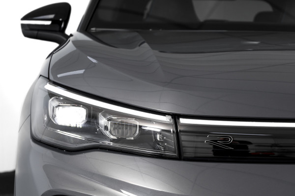Volkswagen Tiguan 1.5 eHybrid 272 PK R-Line | Black Style | Elek. Trekhaak | S/K-panodak | Adapt. Cruise | Stoel-+stuurverw. | App. Connect | Camera | PDC | LM 20" | 8355