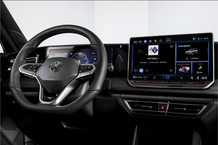 Volkswagen Tiguan 1.5 eHybrid 272 PK R-Line | Black Style | Elek. Trekhaak | S/K-panodak | Adapt. Cruise | Stoel-+stuurverw. | App. Connect | Camera | PDC | LM 20" | 8355