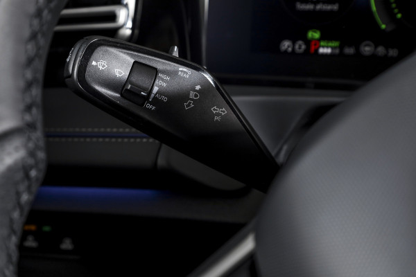 Volkswagen Tiguan 1.5 eHybrid 272 PK R-Line | Black Style | Elek. Trekhaak | S/K-panodak | Adapt. Cruise | Stoel-+stuurverw. | App. Connect | Camera | PDC | LM 20" | 8355