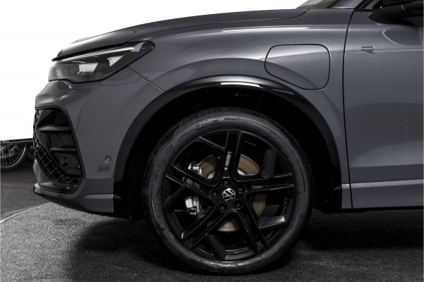 Volkswagen Tiguan 1.5 eHybrid 272 PK R-Line | Black Style | Elek. Trekhaak | S/K-panodak | Adapt. Cruise | Stoel-+stuurverw. | App. Connect | Camera | PDC | LM 20" | 8355