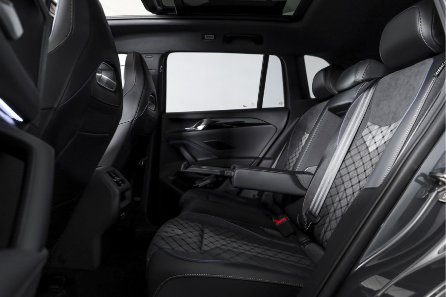 Volkswagen Tiguan 1.5 eHybrid 272 PK R-Line | Black Style | Elek. Trekhaak | S/K-panodak | Adapt. Cruise | Stoel-+stuurverw. | App. Connect | Camera | PDC | LM 20" | 8355