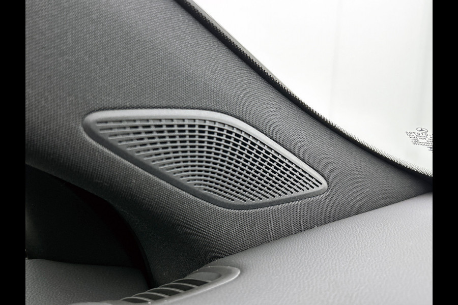 Mercedes-Benz CLA-Klasse 200 Business Solution AMG 58 kWh | Advanced Plus pakket | Warmtewerend, donkergetint glas | Smartphone integratie | URBAN GUARD | Vast panoramadak |