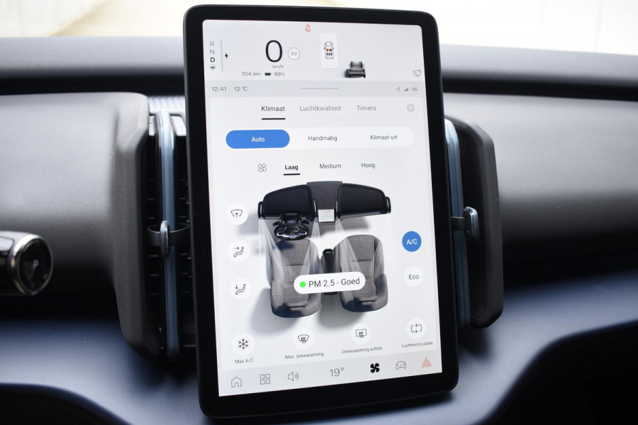 Volvo EX30 272PK Single Motor Extended Range Plus 69 kWh / Adaptieve Cruise Control/ Dodehoek Detectie / Parkeersensoren voor en achter/ Achteruitrijcamera / Warmtepomp / 20" velgen