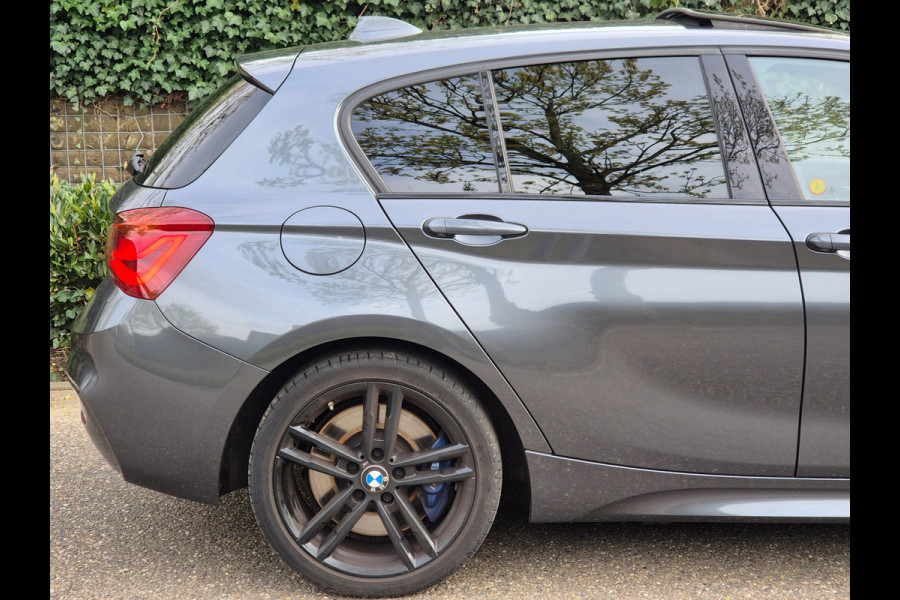 BMW 1-serie M Sport Edition Schuifdak Keyless Apple CarPlay BlackPanel M Remmerij 118i Edition M Sport Shadow High Executive