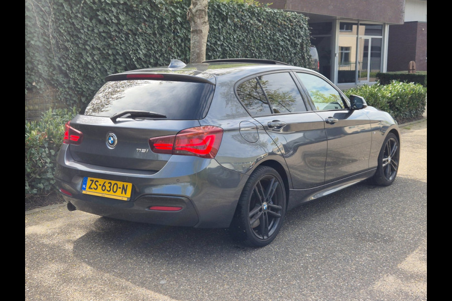 BMW 1-serie M Sport Edition Schuifdak Keyless Apple CarPlay BlackPanel M Remmerij 118i Edition M Sport Shadow High Executive