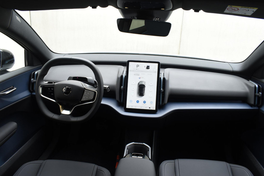 Volvo EX30 272PK Single Motor Extended Range Plus 69 kWh / Adaptieve Cruise Control/ Dodehoek Detectie / Parkeersensoren voor en achter/ Achteruitrijcamera / Warmtepomp / 20" velgen