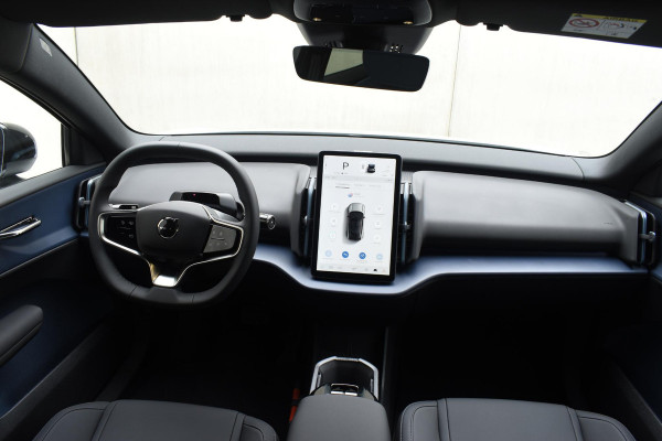 Volvo EX30 272PK Single Motor Extended Range Plus 69 kWh / Adaptieve Cruise Control/ Dodehoek Detectie / Parkeersensoren voor en achter/ Achteruitrijcamera / Warmtepomp / 20" velgen
